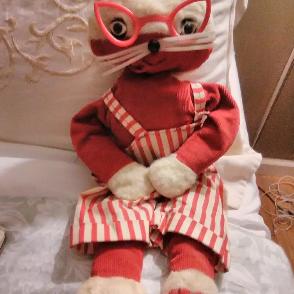 Antique "Knickerbocker Toy" cat with glasses